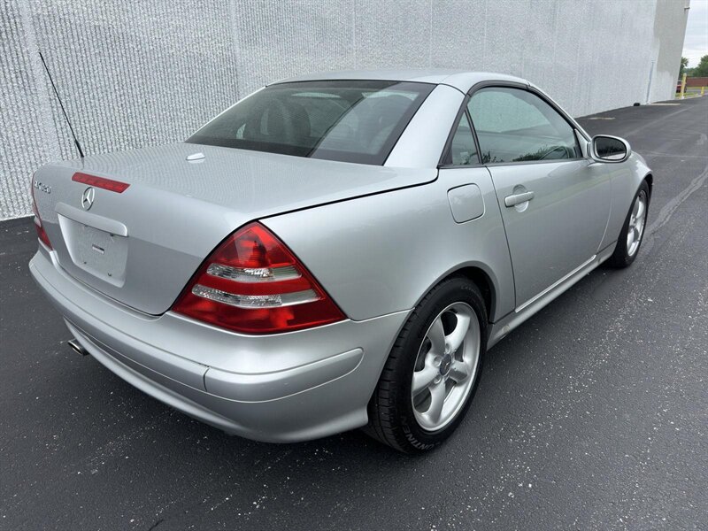 2001 Mercedes-Benz SLK SLK 320 Convertible photo 2