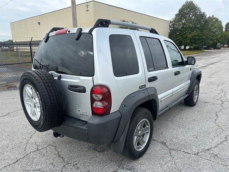 2005 Jeep Liberty Renegade SUV photo 2