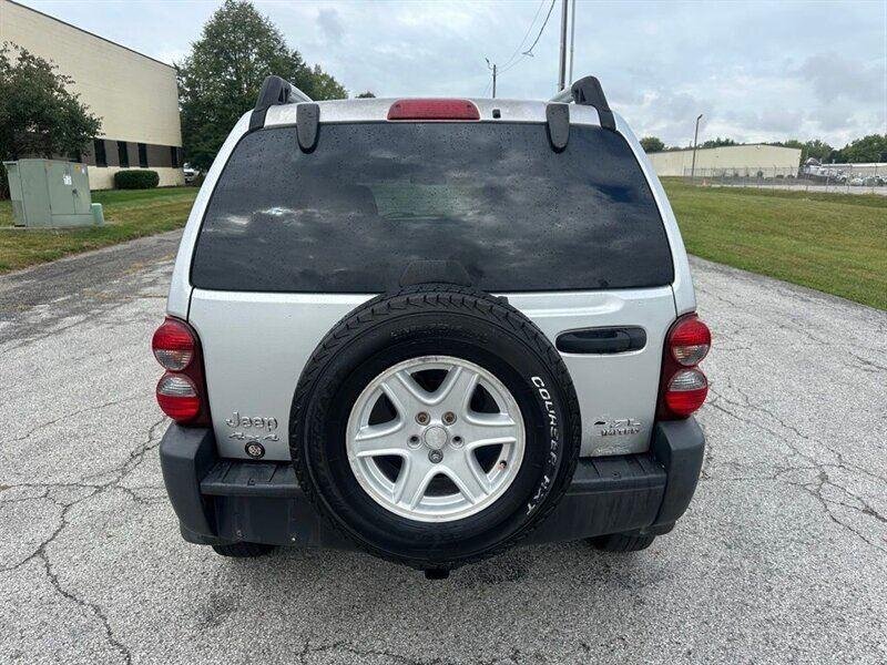 2005 Jeep Liberty Renegade SUV photo 3