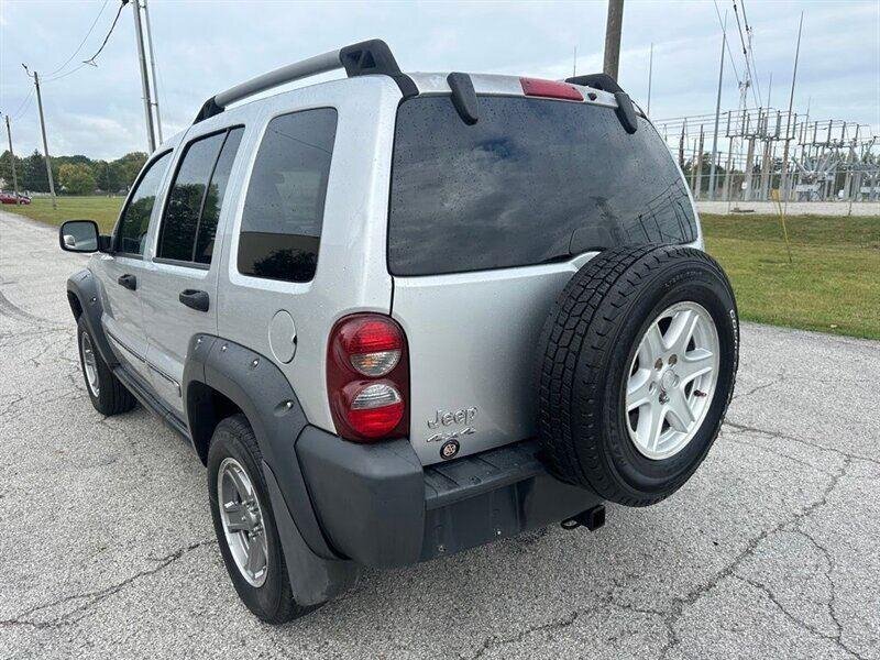 2005 Jeep Liberty Renegade SUV photo 4