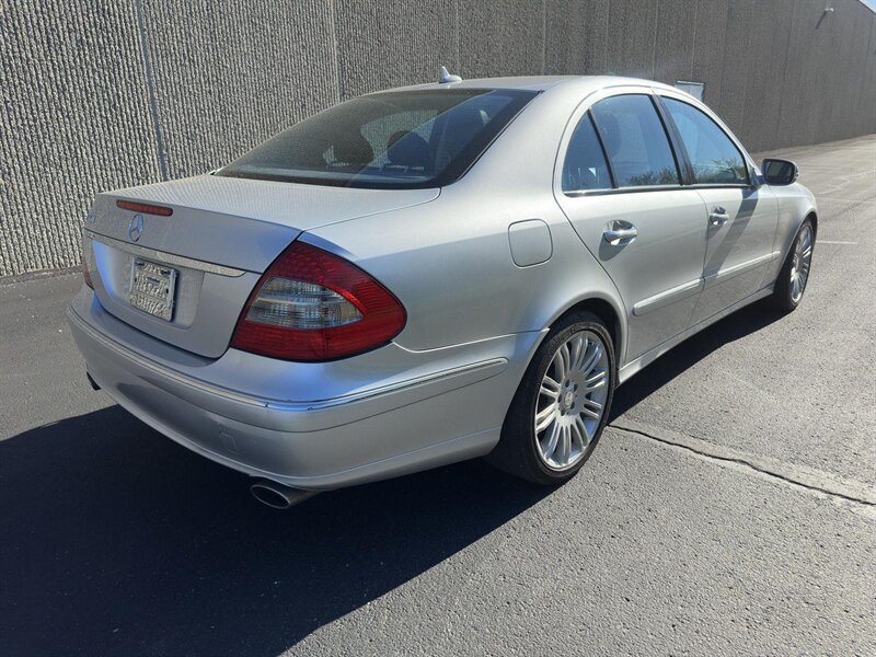 2008 Mercedes-Benz E 550 Sedan photo 2