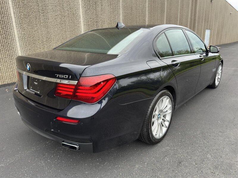 2015 BMW 750i xDrive Sedan photo 2