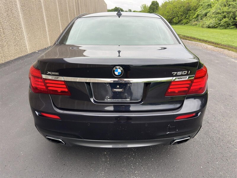 2015 BMW 750i xDrive Sedan photo 3