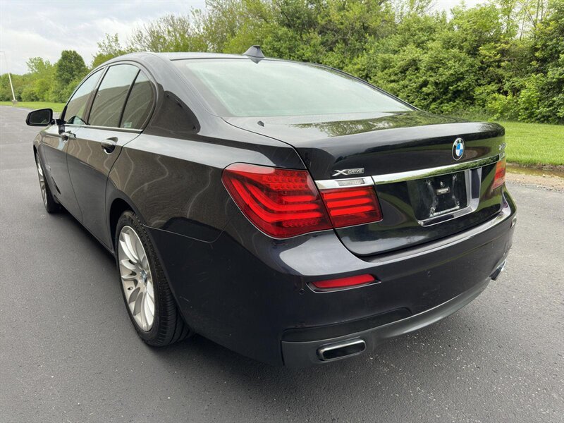 2015 BMW 750i xDrive Sedan photo 4