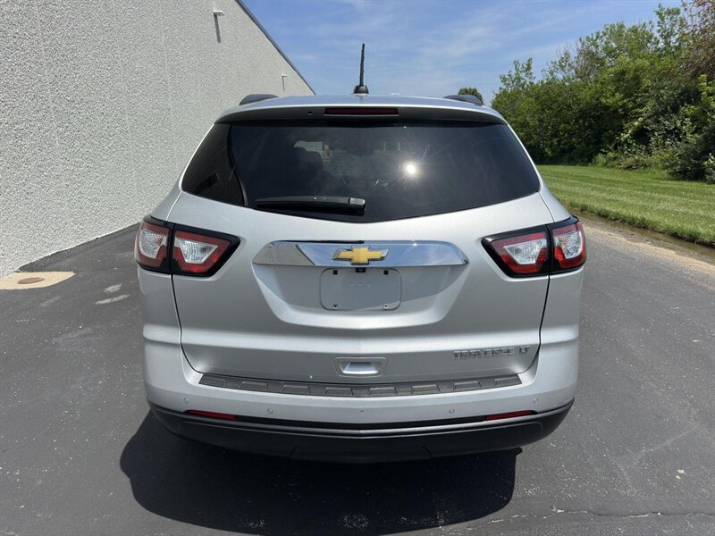 2016 Chevrolet Traverse LT SUV photo 3