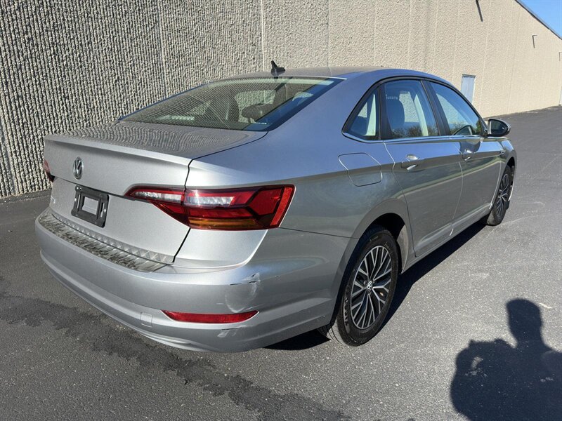 2019 Volkswagen Jetta SEL Sedan photo 2