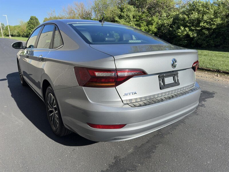2019 Volkswagen Jetta SEL Sedan photo 4