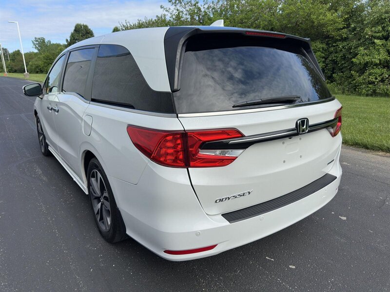 2021 Honda Odyssey Touring Van photo 4