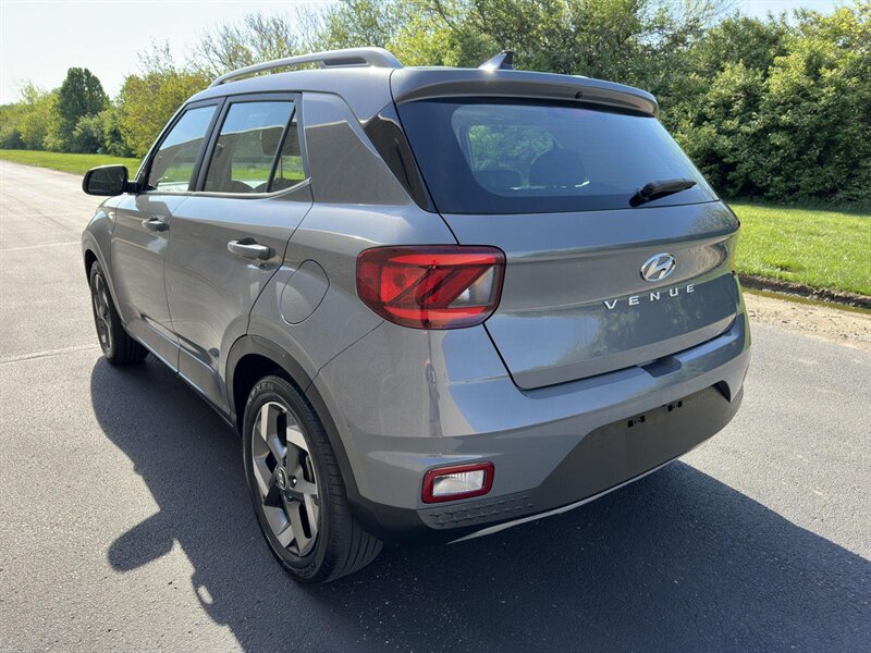 2022 Hyundai VENUE SEL Wagon photo 4