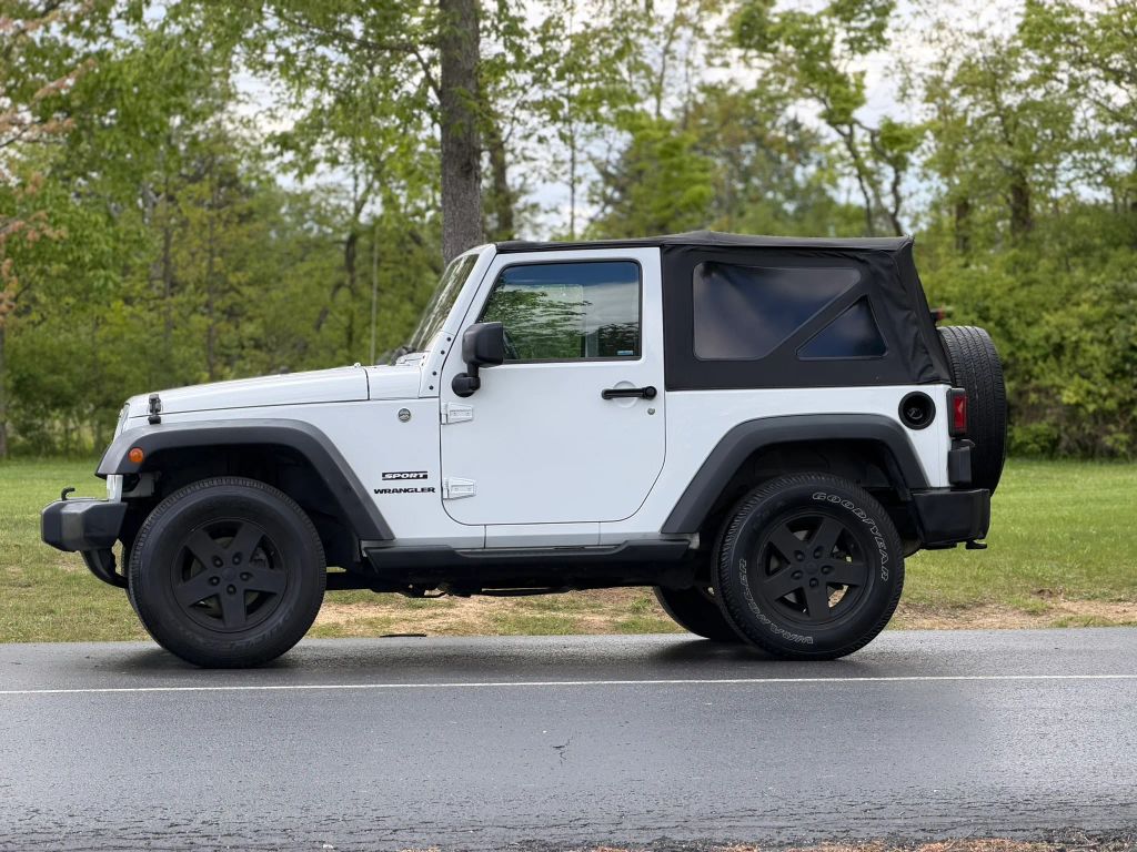 2012 Jeep Wrangler photo 3