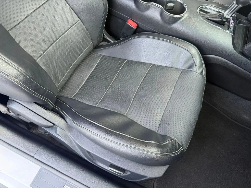 2015 Ford Mustang photo 4