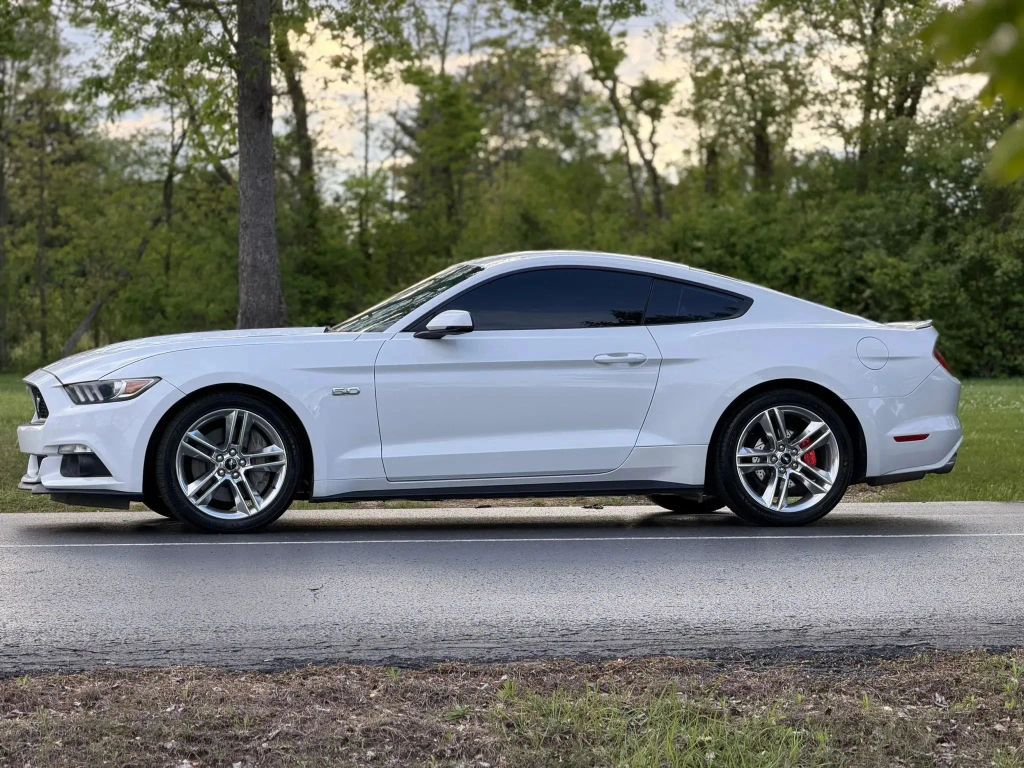 2015 Ford Mustang photo 3