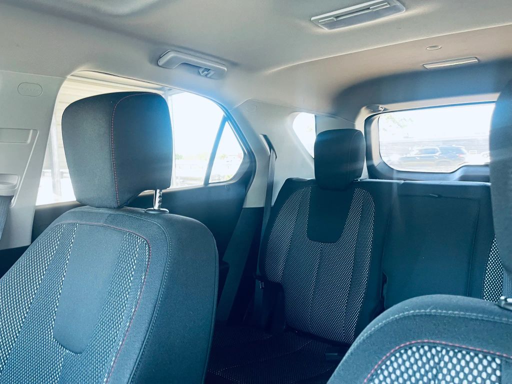 2017 Chevrolet Equinox photo 3