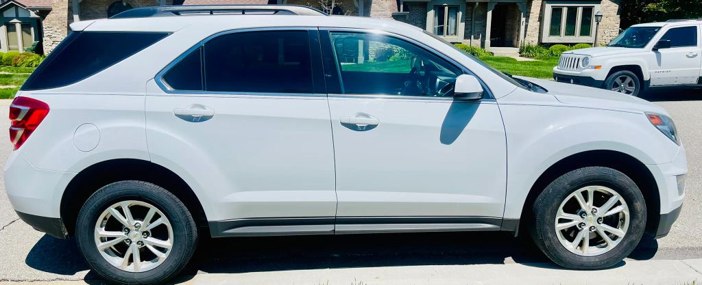 2017 Chevrolet Equinox photo 2